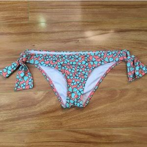 Roxy side tie bikini bottoms never been worn sizeM